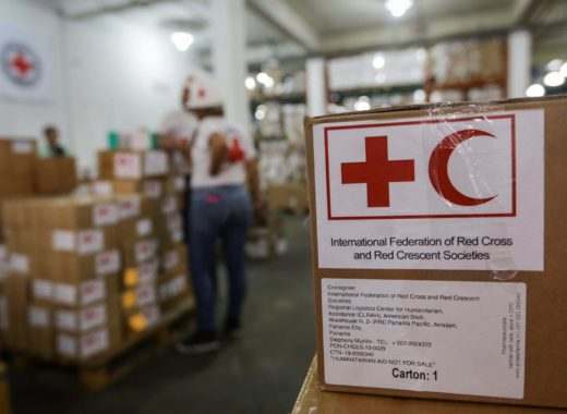 Cruz Roja y Maduro firman convenio sobre la ayuda humanitaria