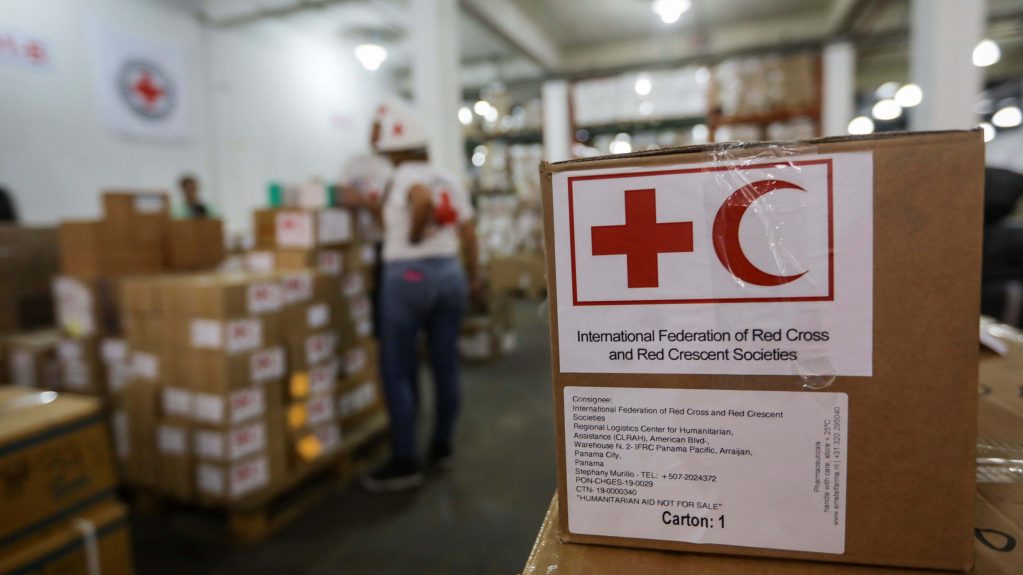 Maduro firmó un nuevo convenio con la Cruz Roja para recibir más ayuda humanitaria