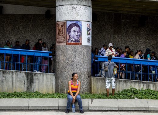 Asamblea Nacional exige a CAF cesar préstamos a Maduro