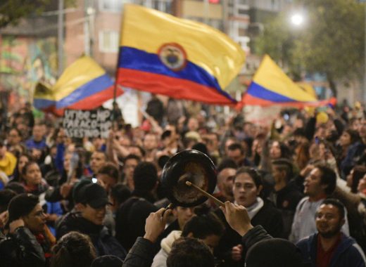 Duque instala "diálogo social" tras protestas en Colombia