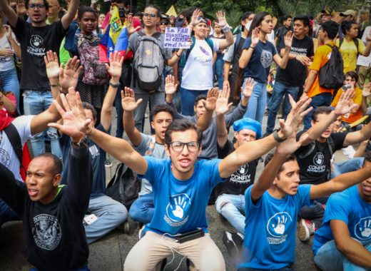 La protesta opositora en Venezuela se pierde en un laberinto
