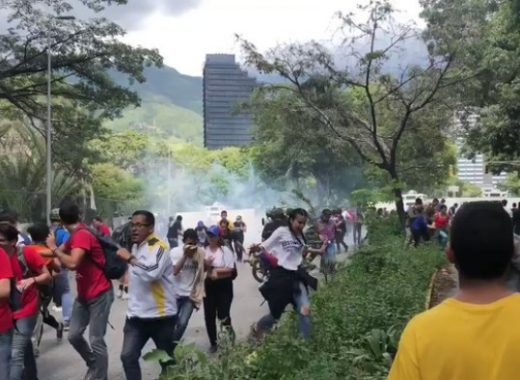 PNB reprime protesta estudiantil a las afueras de la UCV