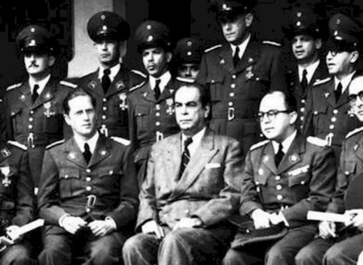 24 de noviembre de 1948: Contradicción en la oposición