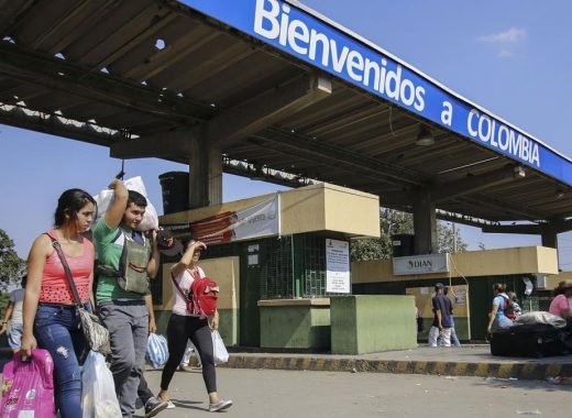 Colombia cerrará fronteras por protestas sociales