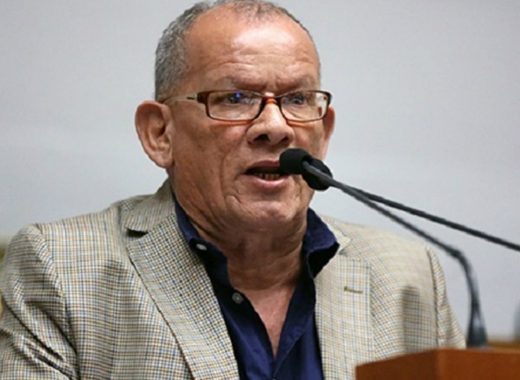 Adolfo Superlano acusa a Guaidó y "Los Rastrojos" de amenazarlo