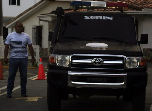 Jefe de prensa de Guaidó denuncia acoso del Sebin a su residencia