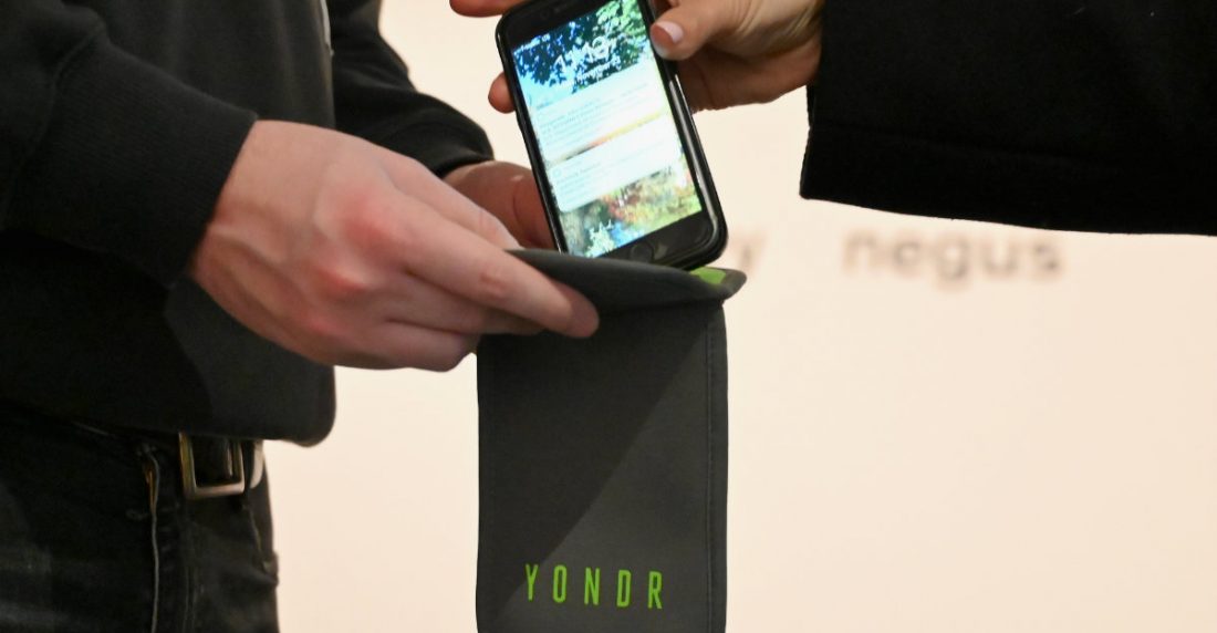 Yondr, la funda magnética que inhabilita tu smartphone