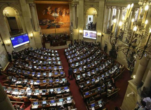 Congreso colombiano aprueba reforma tributaria rechazada por manifestantes