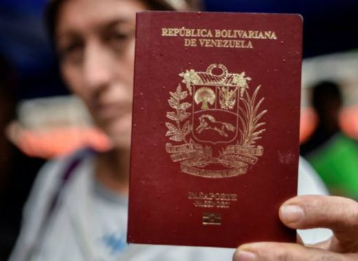 Pasaportes vencidos de los venezolanos en República Dominicana serán válidos