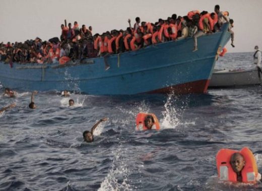 Casi 1.000 migrantes rescatados en mar devueltos a Libia