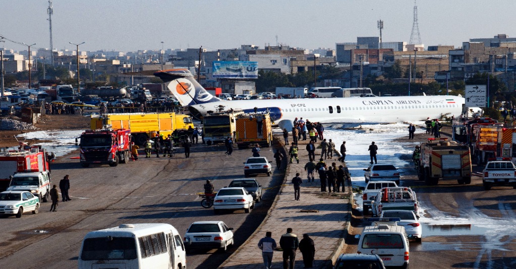 Avión iraní aterriza a mitad de una autopista sin causar víctimas