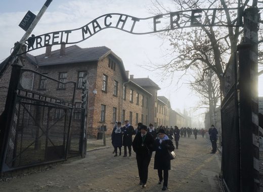 Sobrevivientes de Auschwitz dan voz de alarma 75 años después