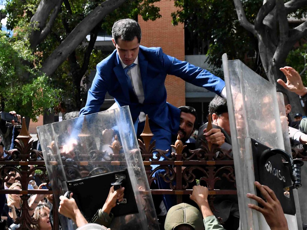 Guaidó intenta entrar al Palacio Federal Legislativo donde sesiona la Asamblea Nacionalel 5 de enero