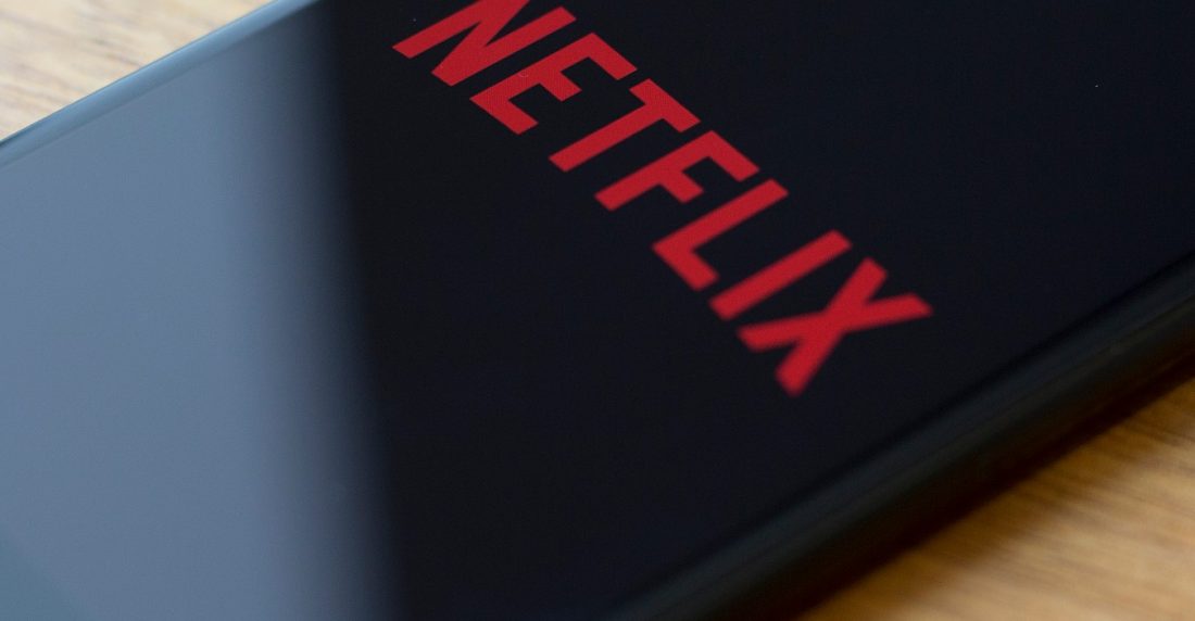 Netflix llega a Nest Hub, la pantalla inteligente de Google