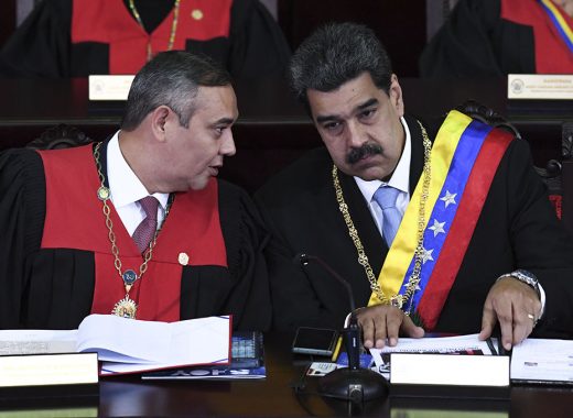 Maduro propone una "reforma profunda" del Poder Judicial