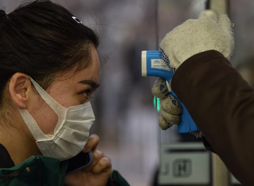 China anuncia haber desarrollado "con éxito" vacuna contra el coronavirus