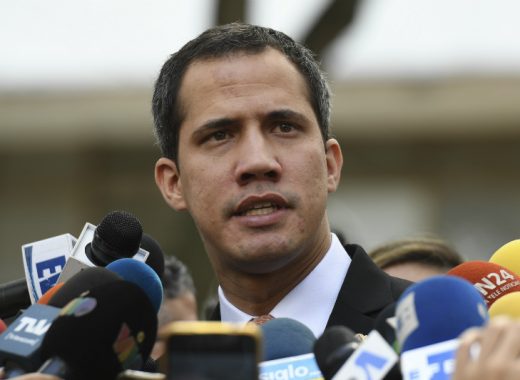 Guaidó aboga por ingreso de ayuda humanitaria para enfrentar pandemia