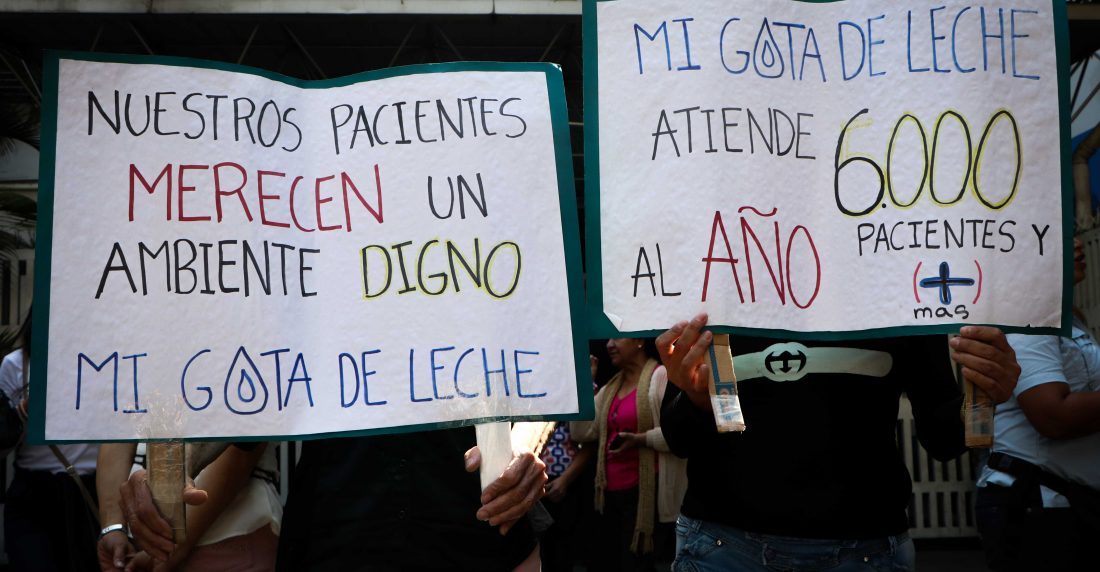 Médicos, enfermeras y padres protestaron en el J.M. de los Ríos