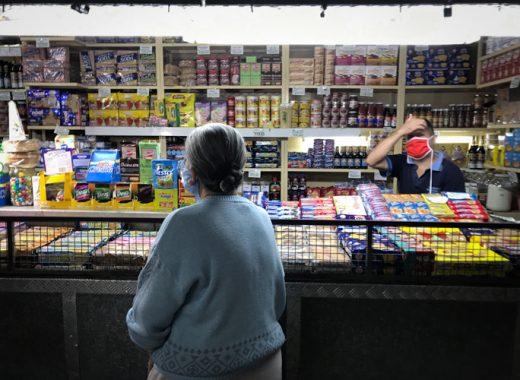 Los venezolanos cada vez comen menos porque no tienen con qué comprar alimentos
