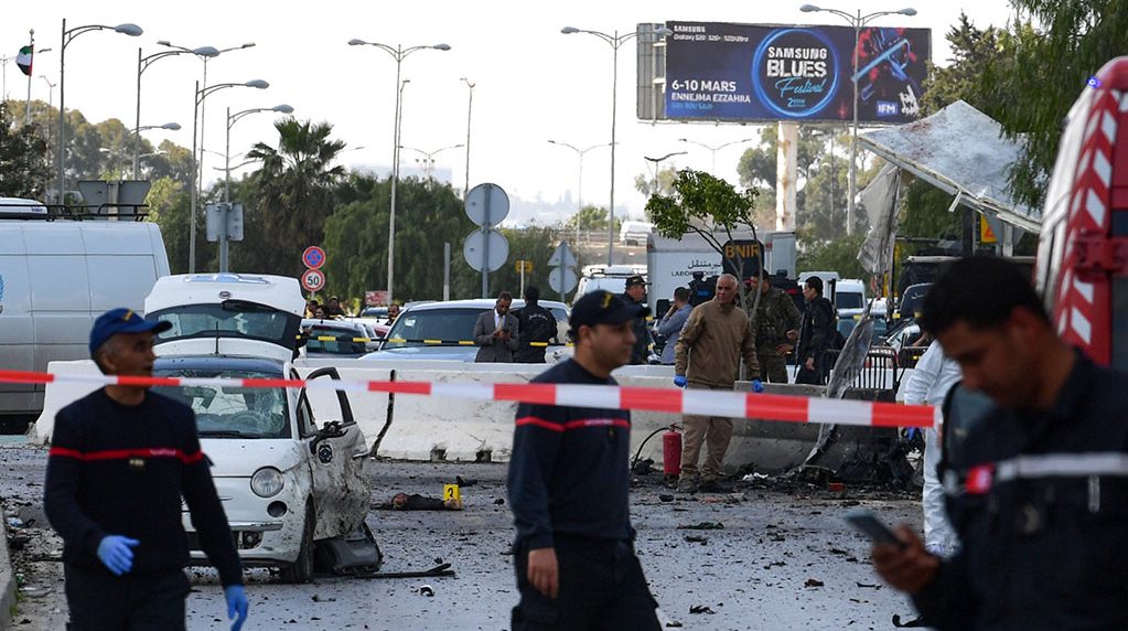 Doble atentado contra embajada de EE UU en Túnez deja 6 heridos