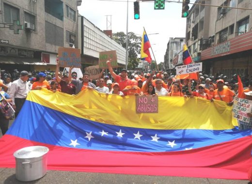 Varios estados de Venezuela se suman a la protesta contra Maduro
