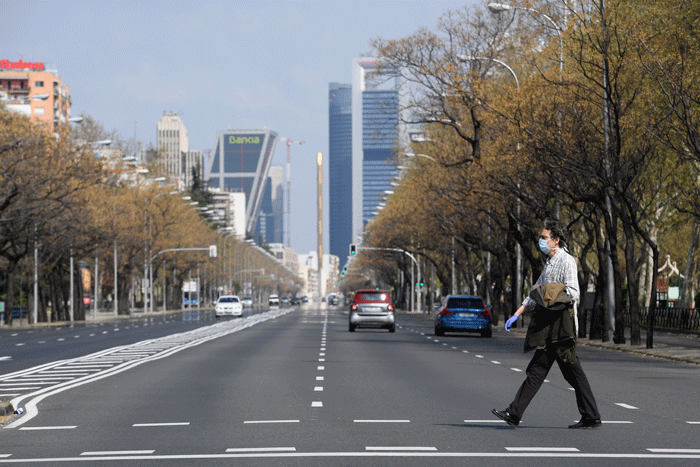 El Paseo de La Castellana, una de las avenidas más transitadas de Madrid. Hoy casi sin gente. Foto: AFP