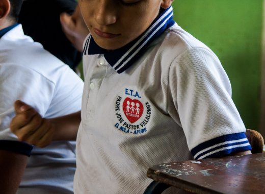 Educación: ¿Quién atiende a los niños y adolescentes dejados atrás por la migración?