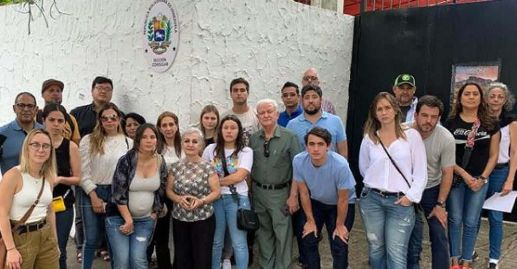 Grupo de venezolanos varados en Dominicana logra vuelo humanitario