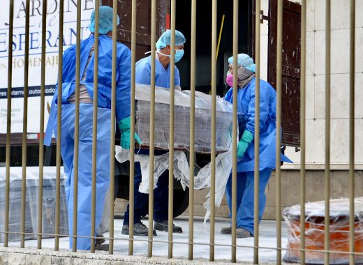En Guayaquil el personal de salud cae azotado por la pandemia