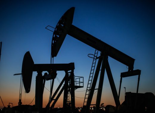 El precio del petróleo estadounidense repunta levemente