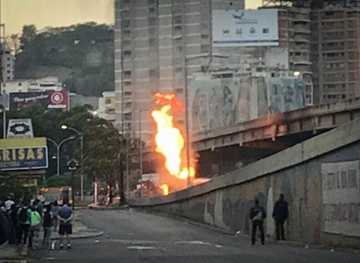 Camión con gas estalló en la principal autopista de Caracas