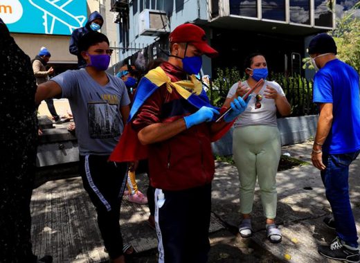 El coronavirus derrumba las remesas en América Latina