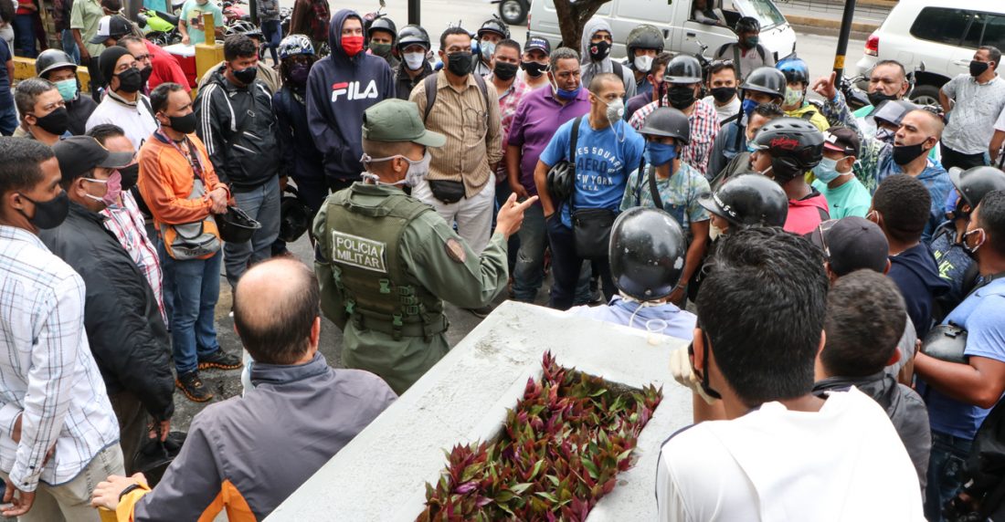 Militares taxistas y uniformados: pujante negocio en la arruinada Venezuela
