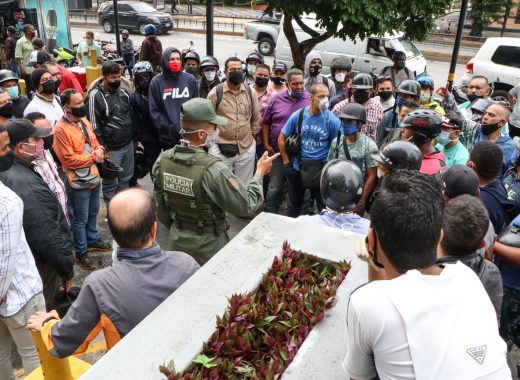 Militares taxistas y uniformados: pujante negocio en la arruinada Venezuela