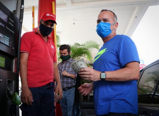 Caos para encontrar gasolina en Venezuela