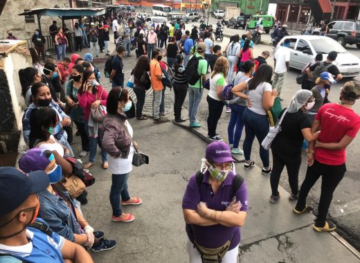 "Cuarentena radical" en Venezuela significa mucha gente en la calle