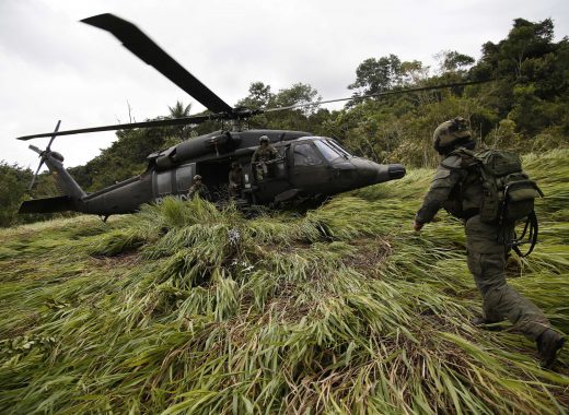Nueve muertos y seis heridos en caída de helicóptero militar en Colombia