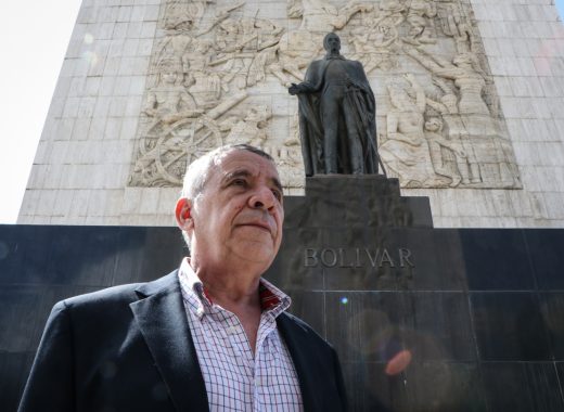 Fernando Falcón: “Los bolivarianos le han hecho mucho daño a la imagen del Libertador”