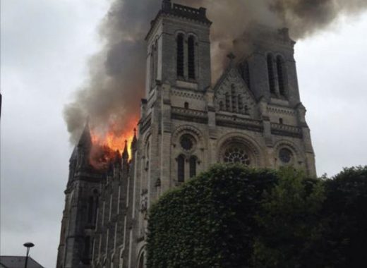 Video | Se incendia catedral de Nantes
