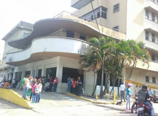 Director del Hospital de San Cristóbal: "Sin material de protección no se atiende al paciente. Y punto"