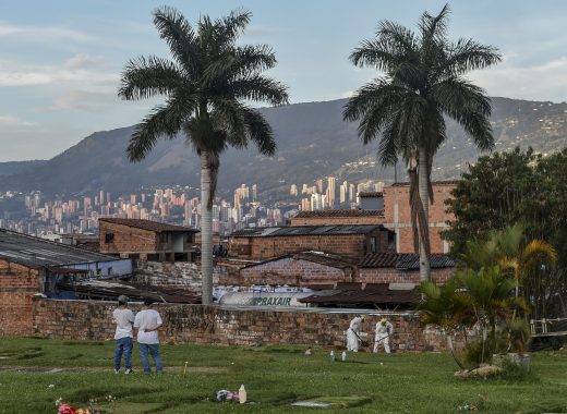 Regreso a la normalidad en Medellín: el arte de vivir con fe