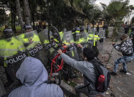 Se multiplican las protestas en Colombia por el presunto asesinato de un hombre a manos de dos policías