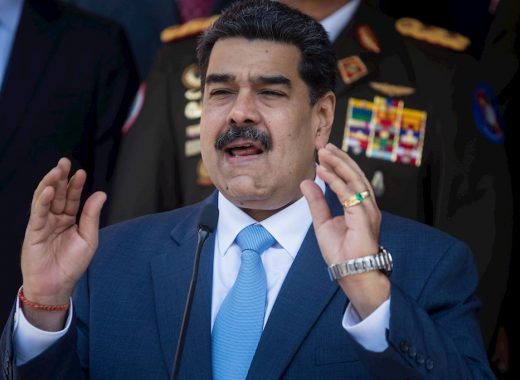 Maduro confía en una participación alta en las parlamentarias y lanza sus candidatos