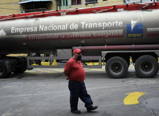 Maduro anuncia recuperación "en silencio" de dos refinerías sin nombrar cuáles son