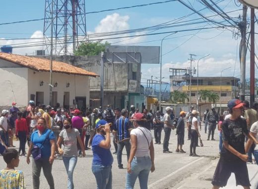 Protestas en Yaracuy: Más de 30 personas detenidas y la alcaldía de Chivacoa fue quemada