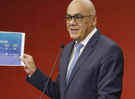 Jorge Rodríguez anuncia acciones misteriosas contra los pro referendo
