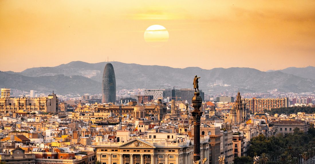 Barcelona sufre ruina del turismo y los hoteles atraen clientes inusuales