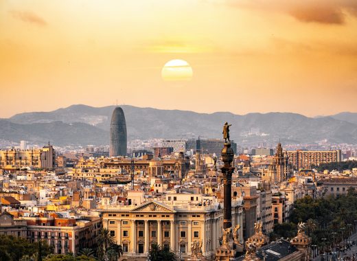 Barcelona sufre ruina del turismo y los hoteles atraen clientes inusuales