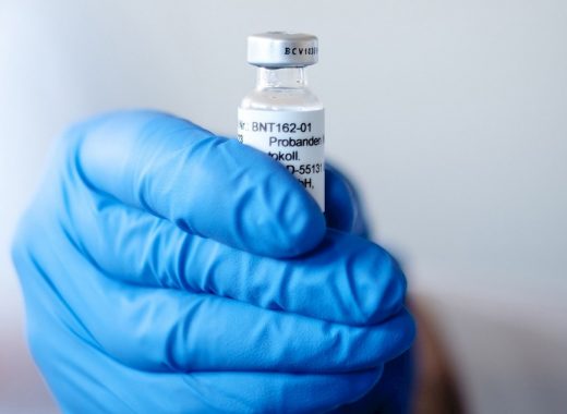 Pfizer pide autorización para suministrar con urgencia su vacuna