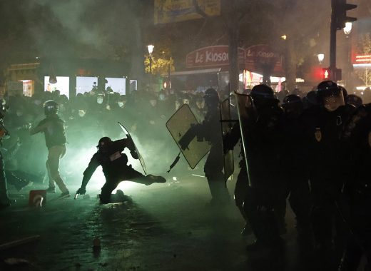 París: violencia y 37 policías heridos en protestas contra ley de seguridad